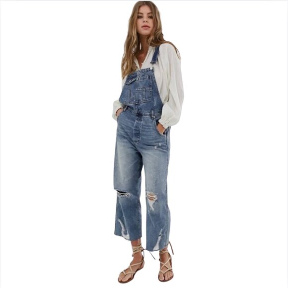 We The Free Denim - Free People Boyfriend Slouchy Overalls. Size 26